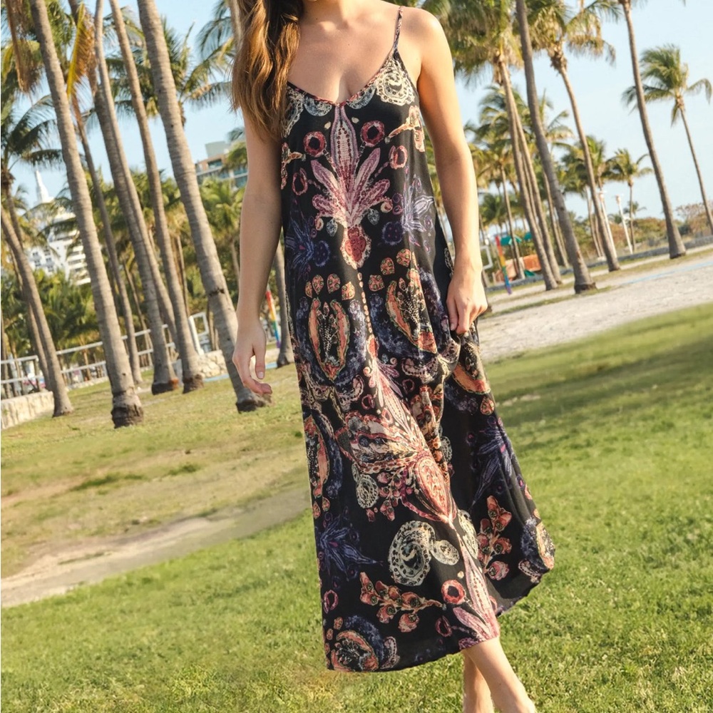 BNWT Natural life Gracie slip  Maxi Dress with Spaghetti Straps. Sz medium